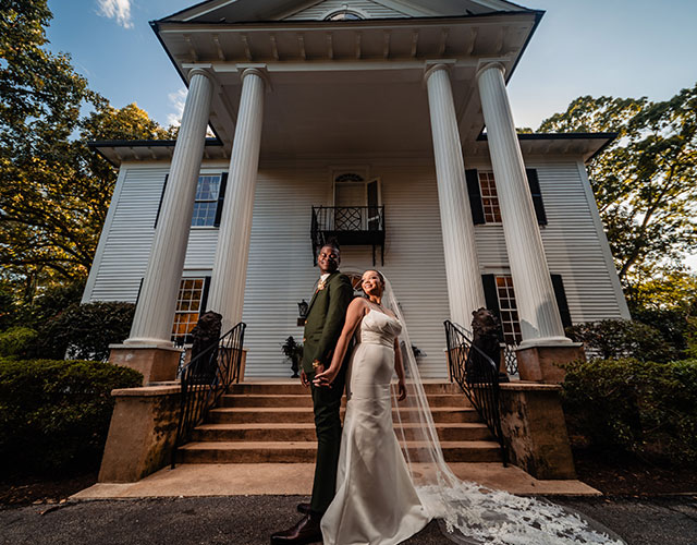 Wedding Couple in front of Duncan Estate