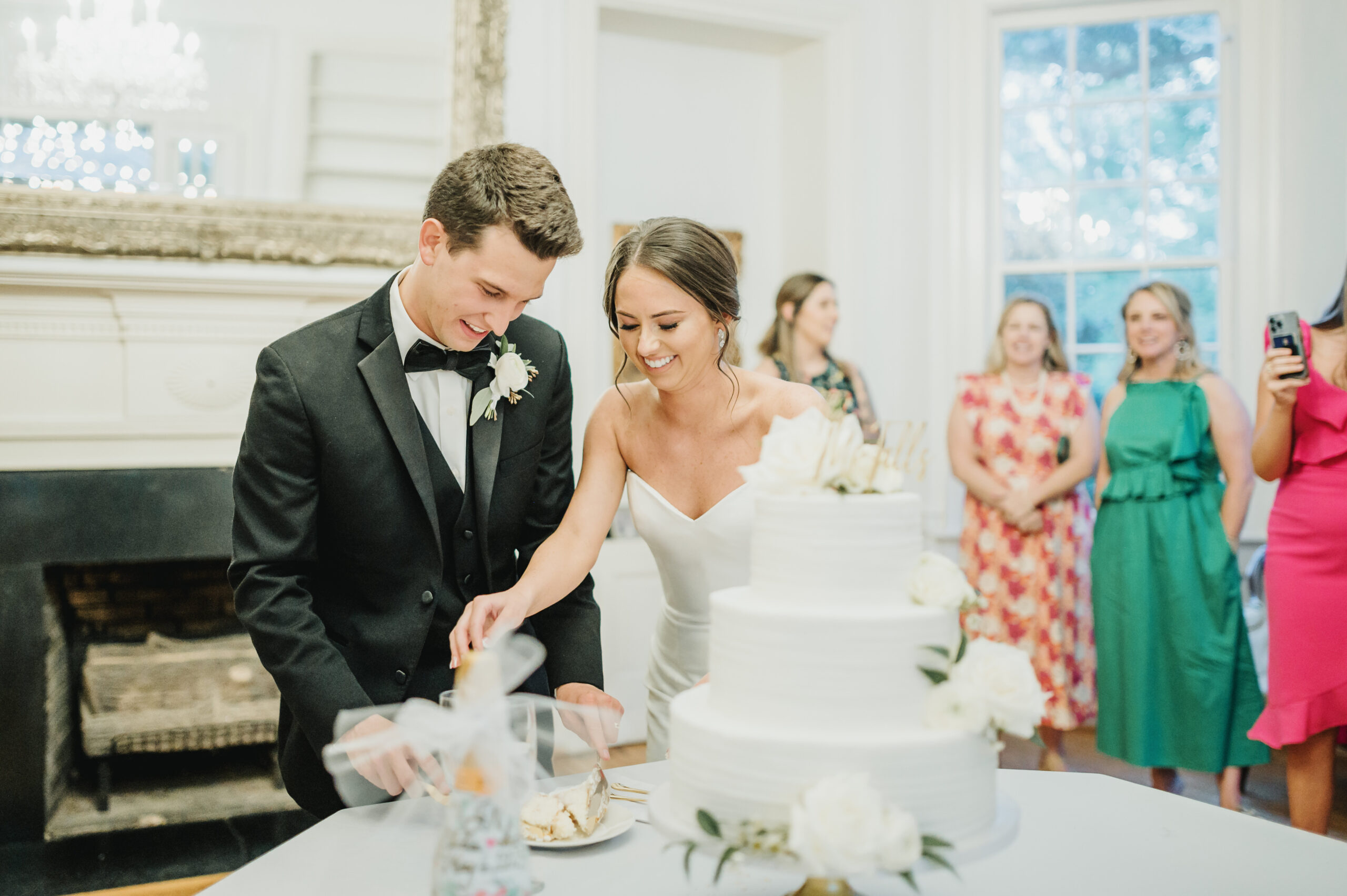 wedding cake cutting